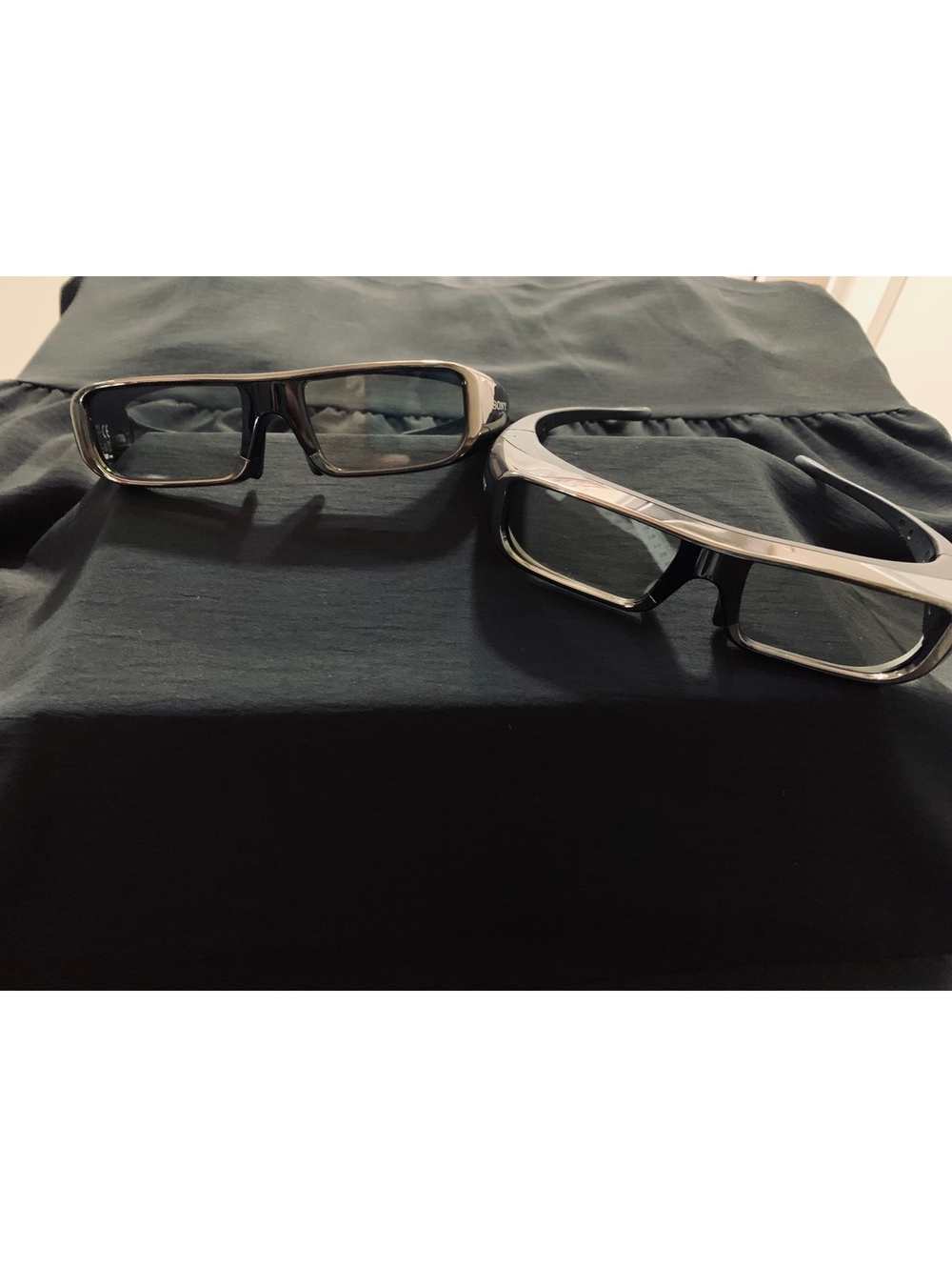 Sony Set of 2 pair TDG BR-100 3D Glasses USED BATTERIES CR 2032 NOT INCLUDED
